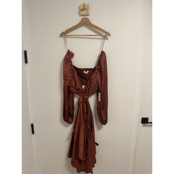 ASTR The Label Anamaria Rust Balloon Sleeve Cutout Satin Mini Dress MSRP: $148 - Picture 3 of 7